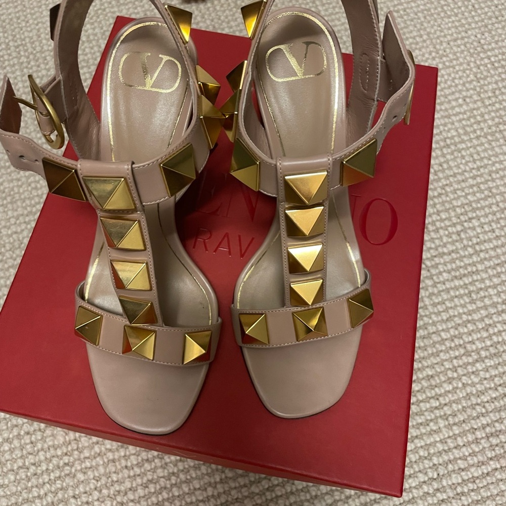 Valentino Garavani Women's Sandals with Gold Rockstuds - 37